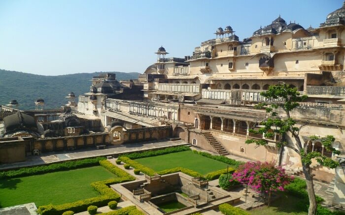 Bundi Palace with a landscaped garden in Bundi