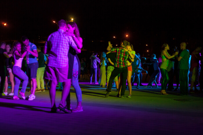 Get Into The Core Of Glimmering Abu Dhabi Nightlife