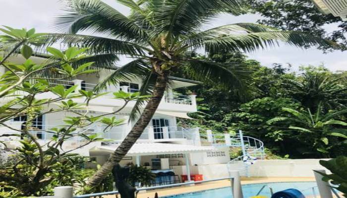 It is close to Patong beach and has an outdoor garden and a pool