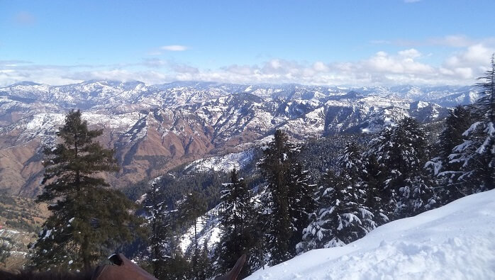 The view of the Great Himalayan National Park, one of the best places to visit in Jibhi.