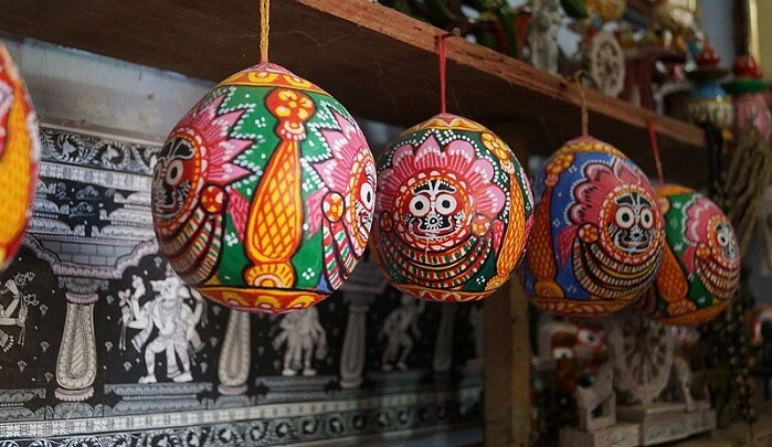 Raghurajpur artist village is one of the top places to visit in Puri which is famous for offering a great collection of shopping artifacts